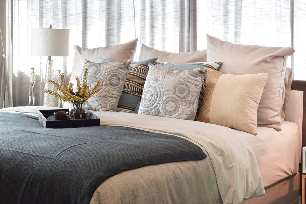 20 Different Types of Pillows for the Bed