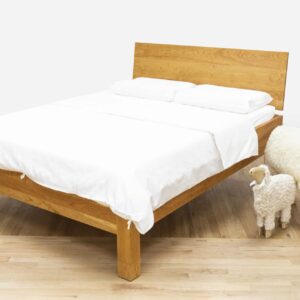 WHITE BEDDING ON SAMINA BED